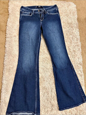 Hollister Gilly High-Rise Flare Jeans Flare Jeans in Blue Size 4R (27R) Like New